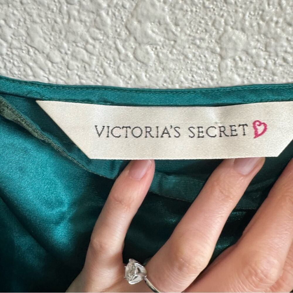 VTG Victoria Secret Y2K Green Cami Velour Trim Satin Mesh Hem Dainty Academia - Picture 3 of 8